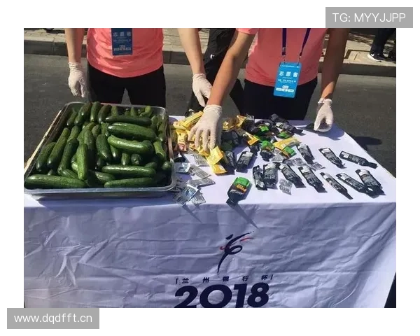 仲满家的冰箱里塞满了能量胶，连饮料都按训练表排好队