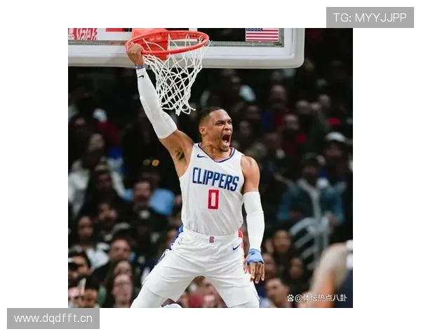 威少衣柜里塞满紧身衣，训练完直接走秀？