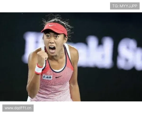 张帅一脱掉球鞋，赛场上的铁人瞬间变日常女生——她那个随手包估计比我一年工资还夸张