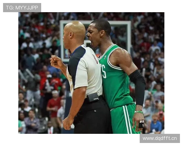 球员装备规则详解：哪些物品符合裁判判罚标准？